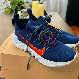 Nike Space Hippie 01 Midnight Navy/Magma Orange
